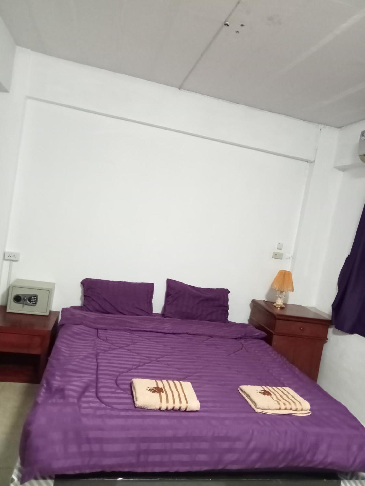 Pluemchai Guesthouse Джомтьєн-Біч Екстер'єр фото
